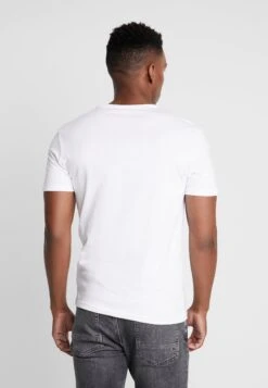 Pier One 3 Pack - T-Shirt Basic - White 8 Pier One 3 Pack - T-Shirt Basic - White -Mode Verkoop 390617d256dd4fe89b3c53ee69ac72d4