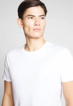 Pier One 2 Pack - T-Shirt Basic - White/Dark Blue -Mode Verkoop 5d6a04d994e343d2903cc2c1666bad4b