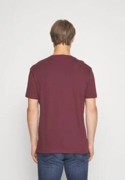 Pier One 5 Pack - T-Shirt Basic - Bordeaux/Dark Green/Dark Blue -Mode Verkoop 83fa6bffd83441d4ab3bd8fcc4f5244c