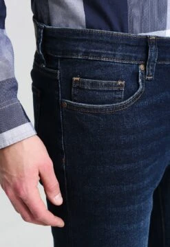 Pier One Basic - Straight Leg Jeans - Dark Blue Denim -Mode Verkoop cab4c5a817d8404784a40aa6e7e7d551