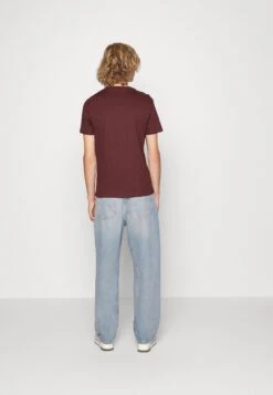 Pier One 5 Pack - T-Shirt Basic - Bordeaux/Light Grey/Brown -Mode Verkoop d55cab10d6ca40b0b3ad8037a2f594fd